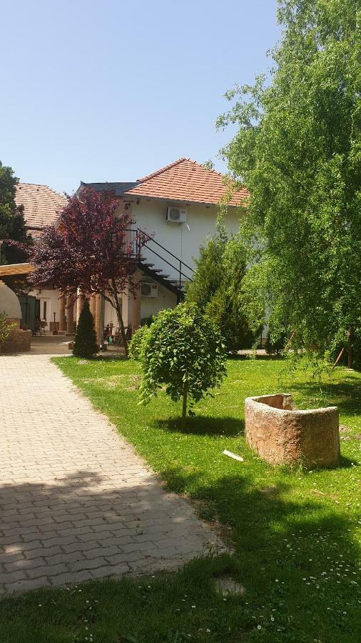 Harsfavirag Vendeghaz Bed and Breakfast Pápa Exteriör bild