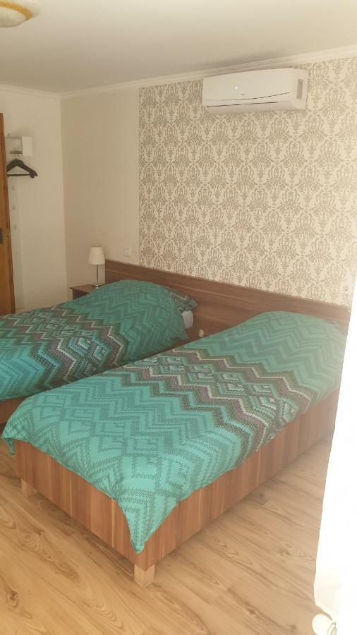 Harsfavirag Vendeghaz Bed and Breakfast Pápa Exteriör bild